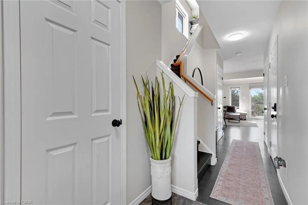 6 Upper Mercer Street, #H32