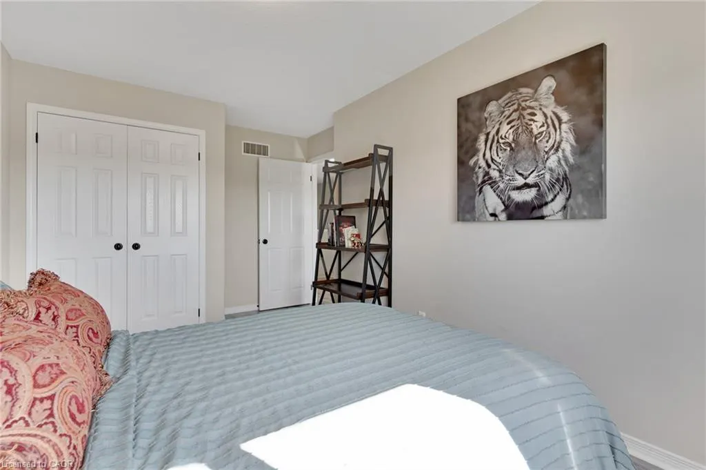 6 Upper Mercer Street, #H32
