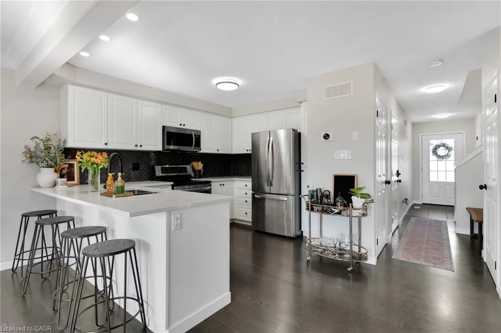 6 Upper Mercer Street, #H32