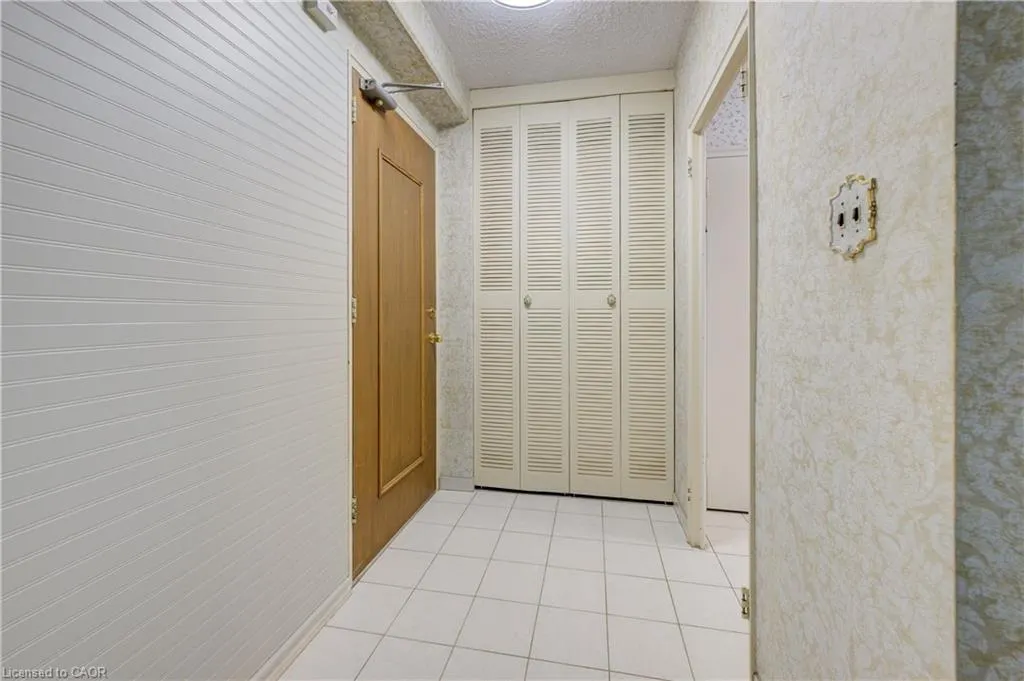 45 Westmount Road N, #407