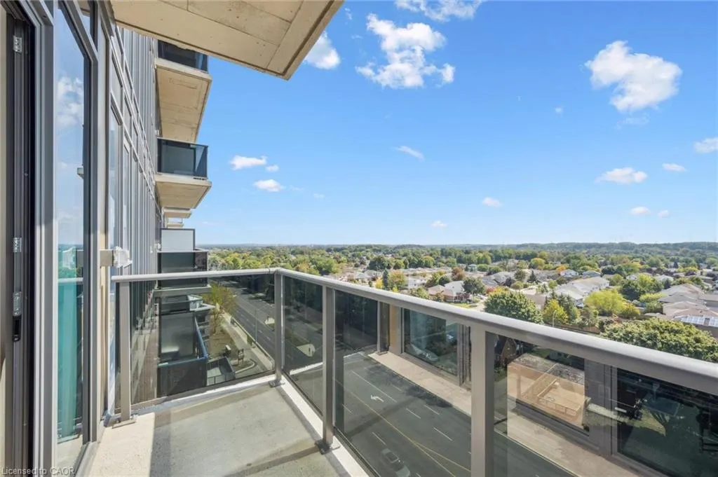 1442 Highland Road W, #906