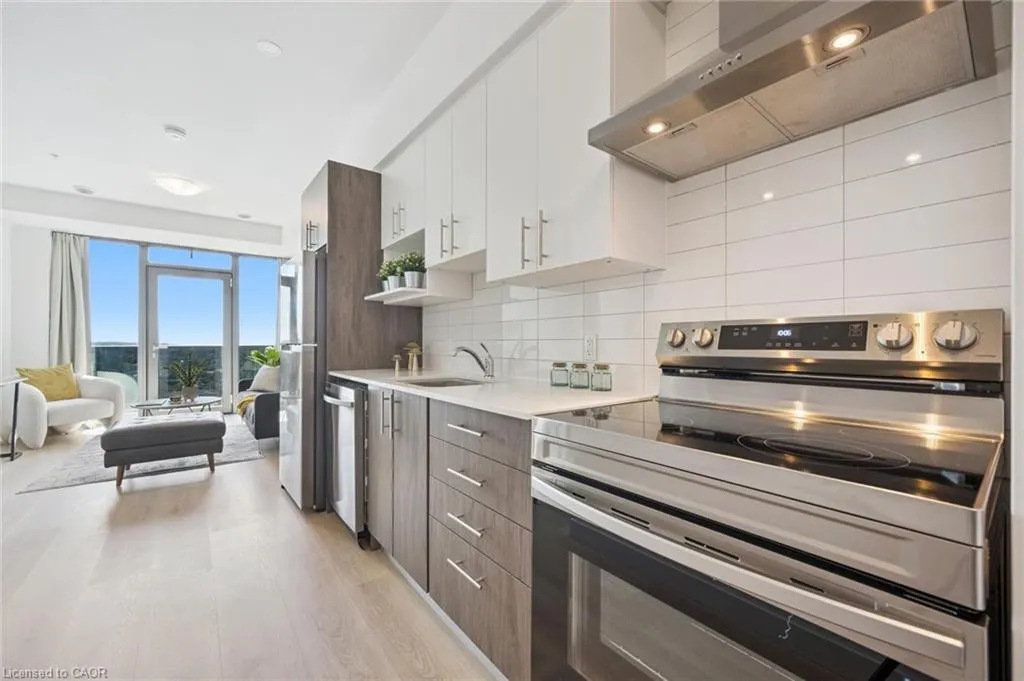 1442 Highland Road W, #906