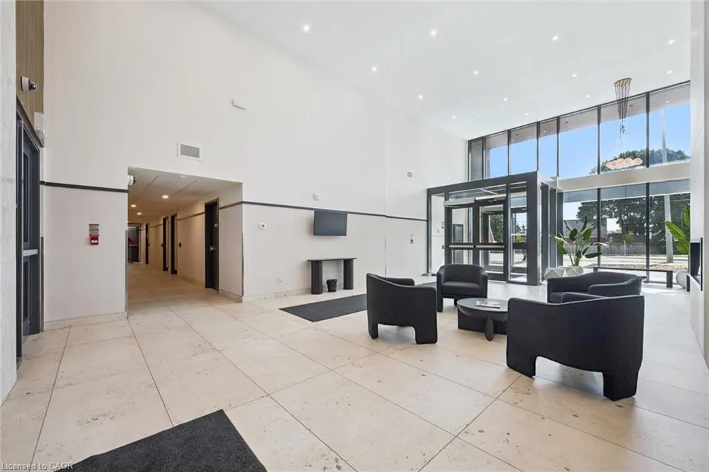 1442 Highland Road W, #906