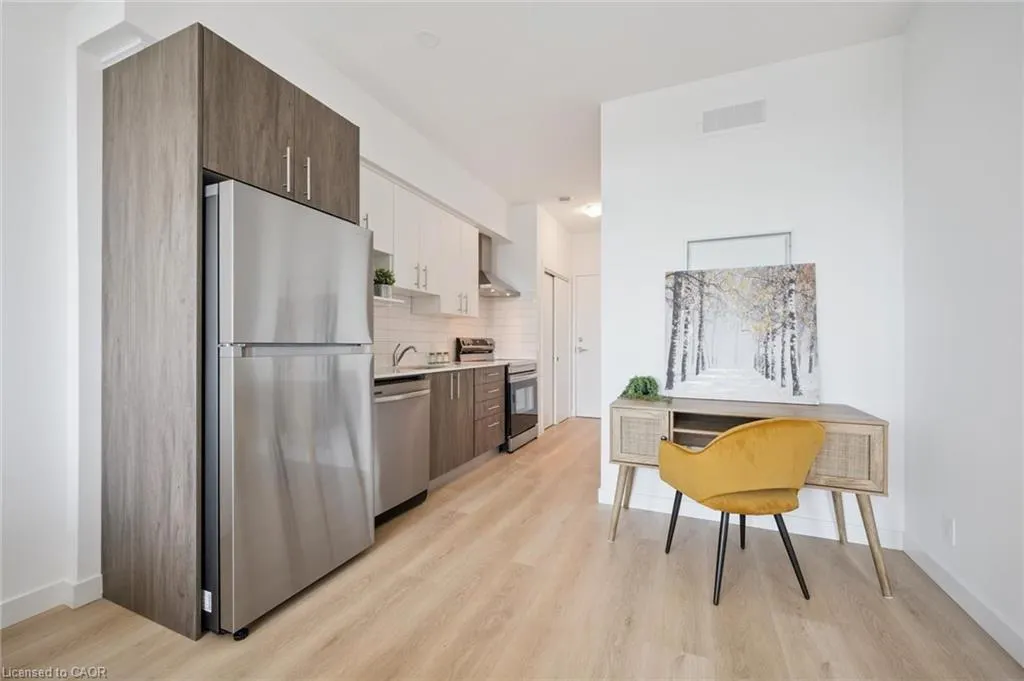 1442 Highland Road W, #906