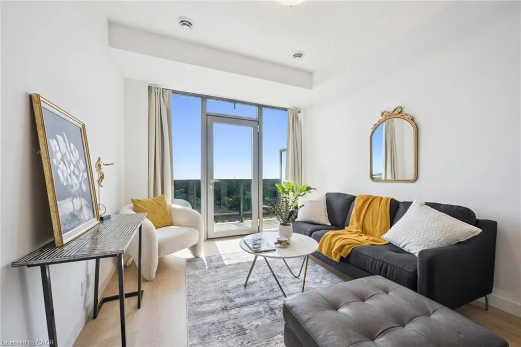 1442 Highland Road W, #906