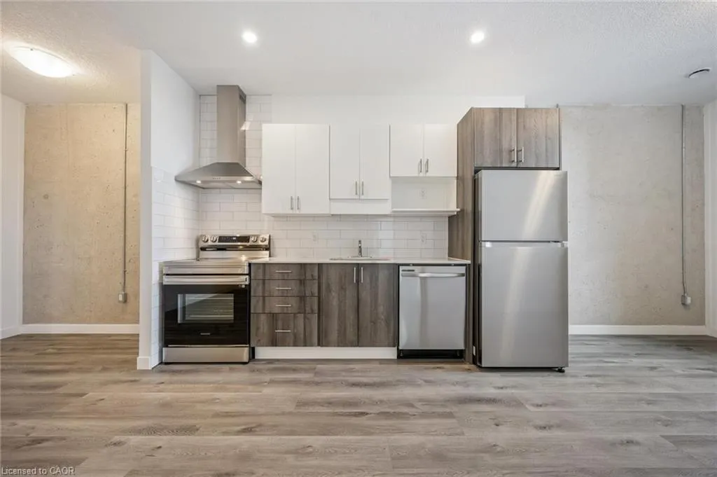 1438 Highland Road W, #1106