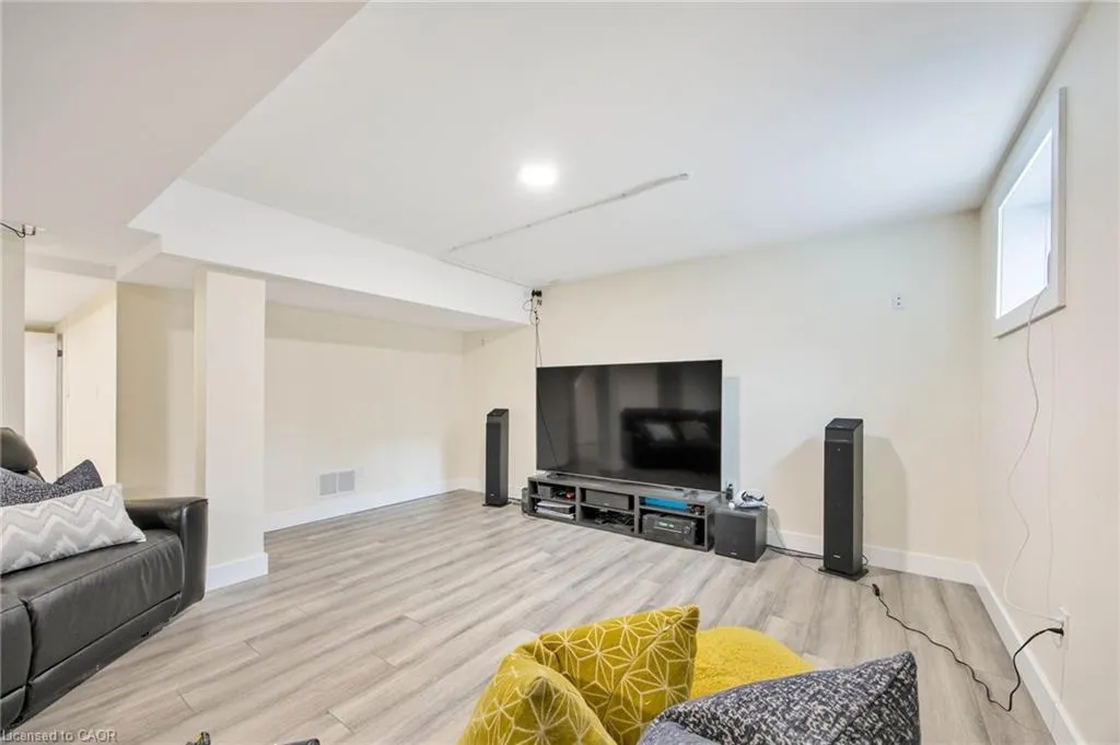 6 Dorothys Drive
