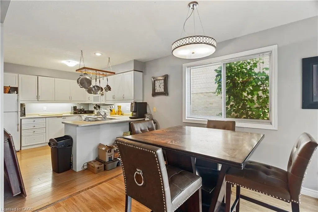 118 Chateau Crescent