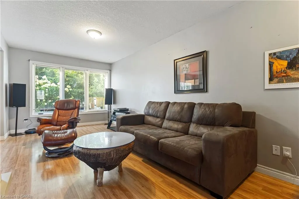 118 Chateau Crescent