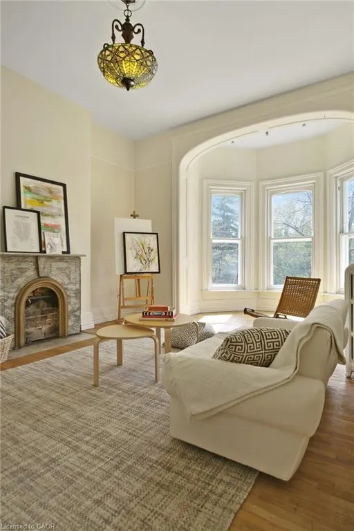 78 William Street W