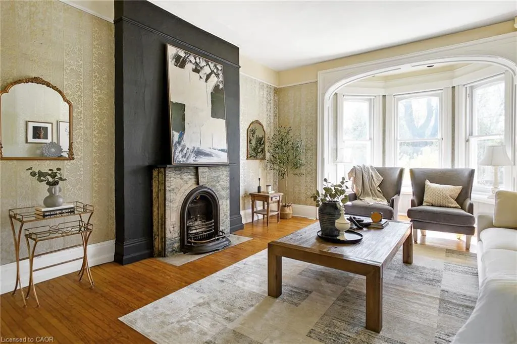 78 William Street W