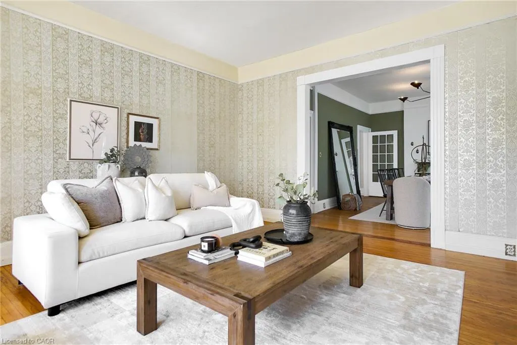 78 William Street W