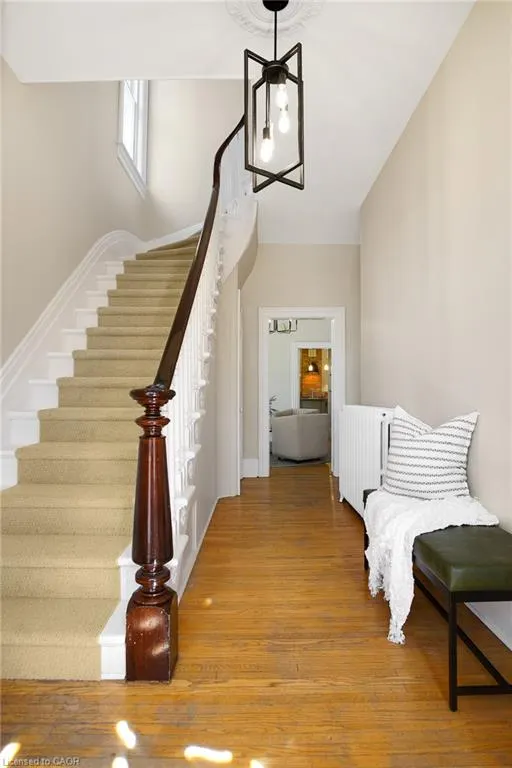 78 William Street W