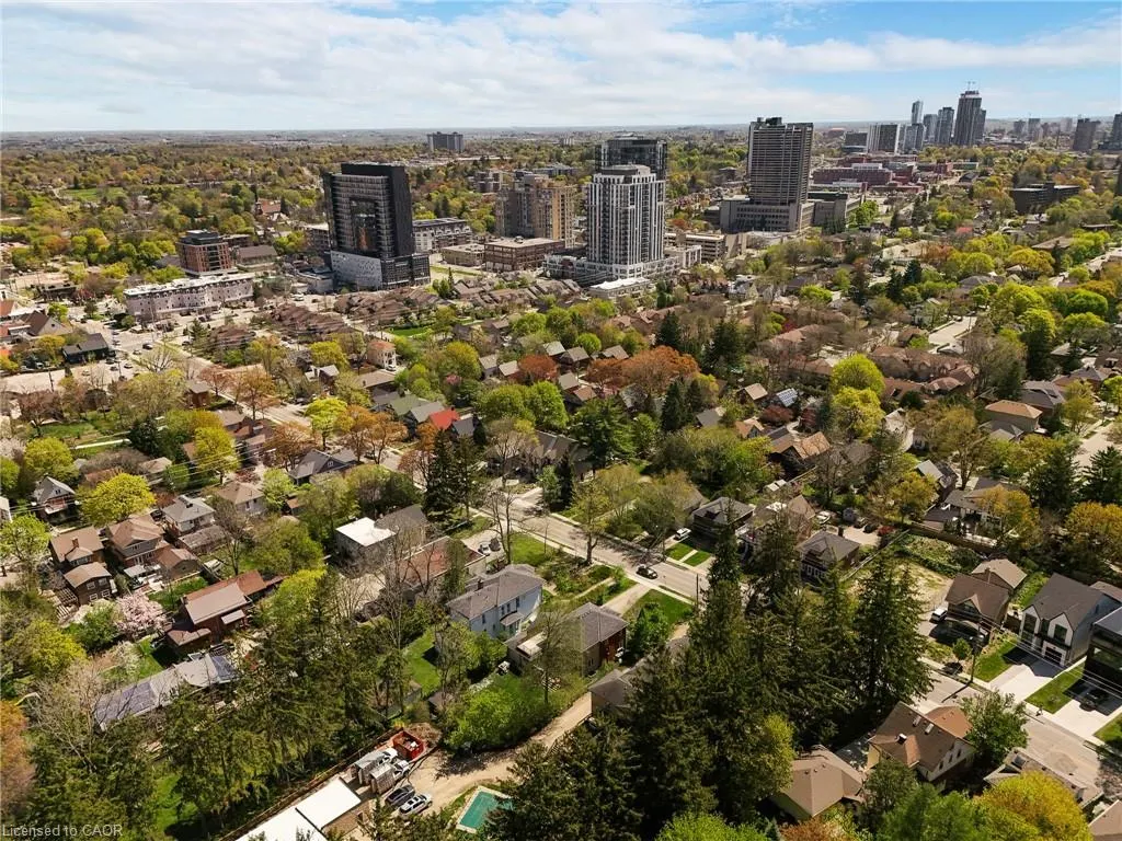 78 William Street W