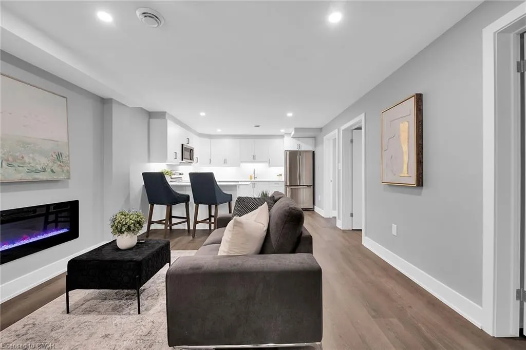 8 Chartwell Circle