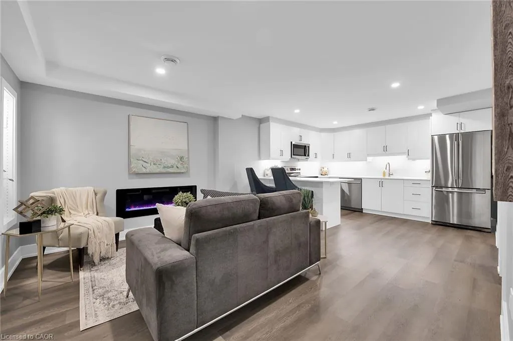 8 Chartwell Circle