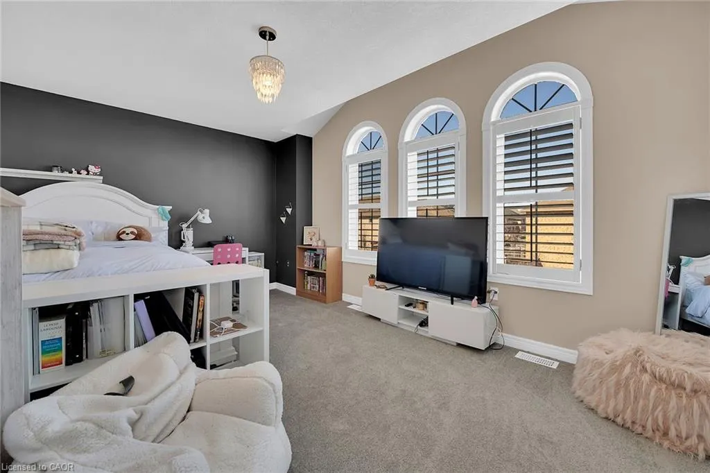 8 Chartwell Circle
