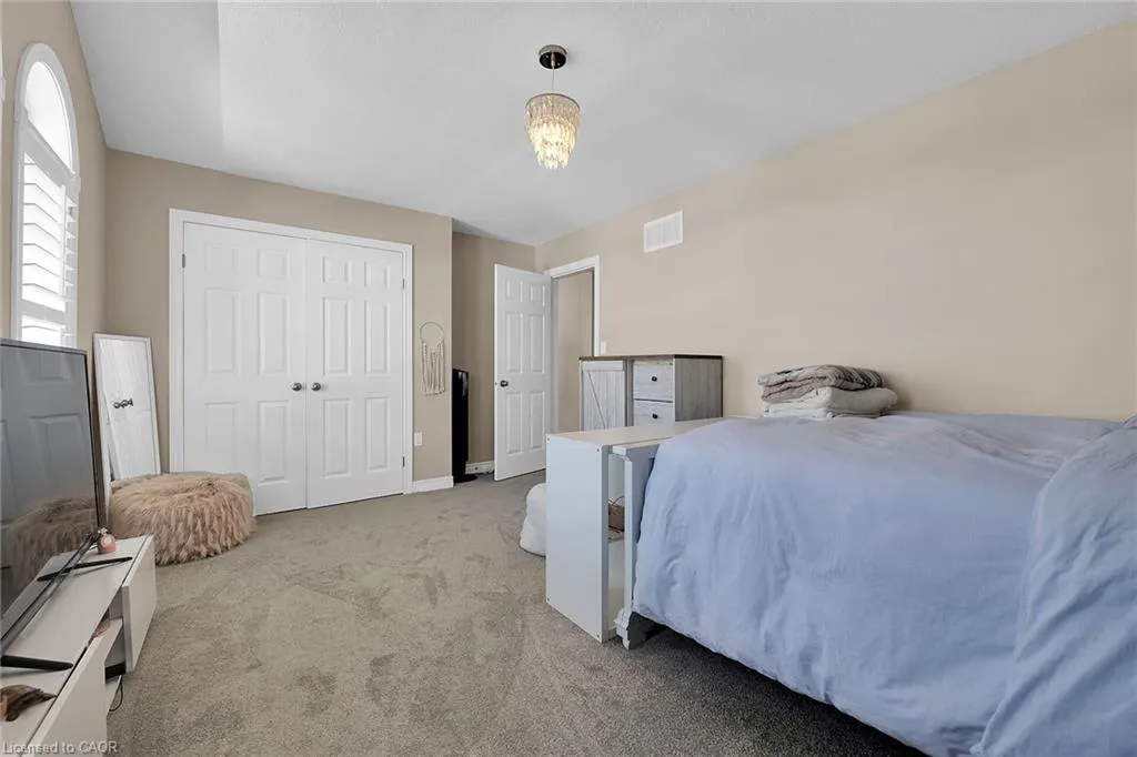 8 Chartwell Circle