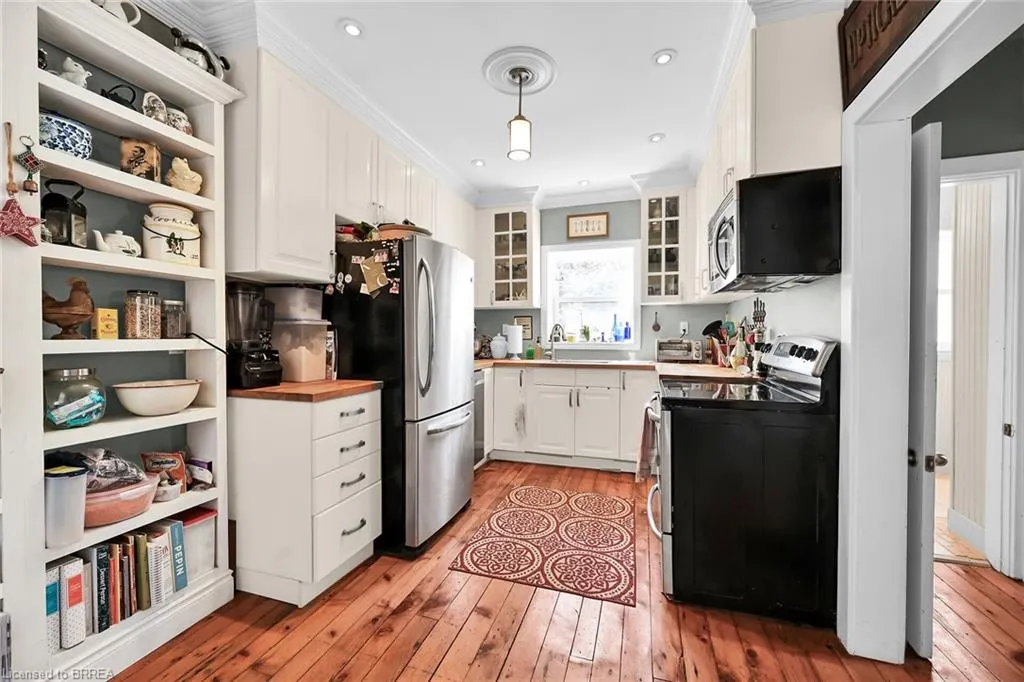 40 Locke Street S
