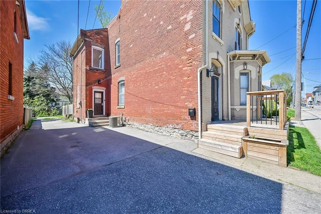 40 Locke Street S