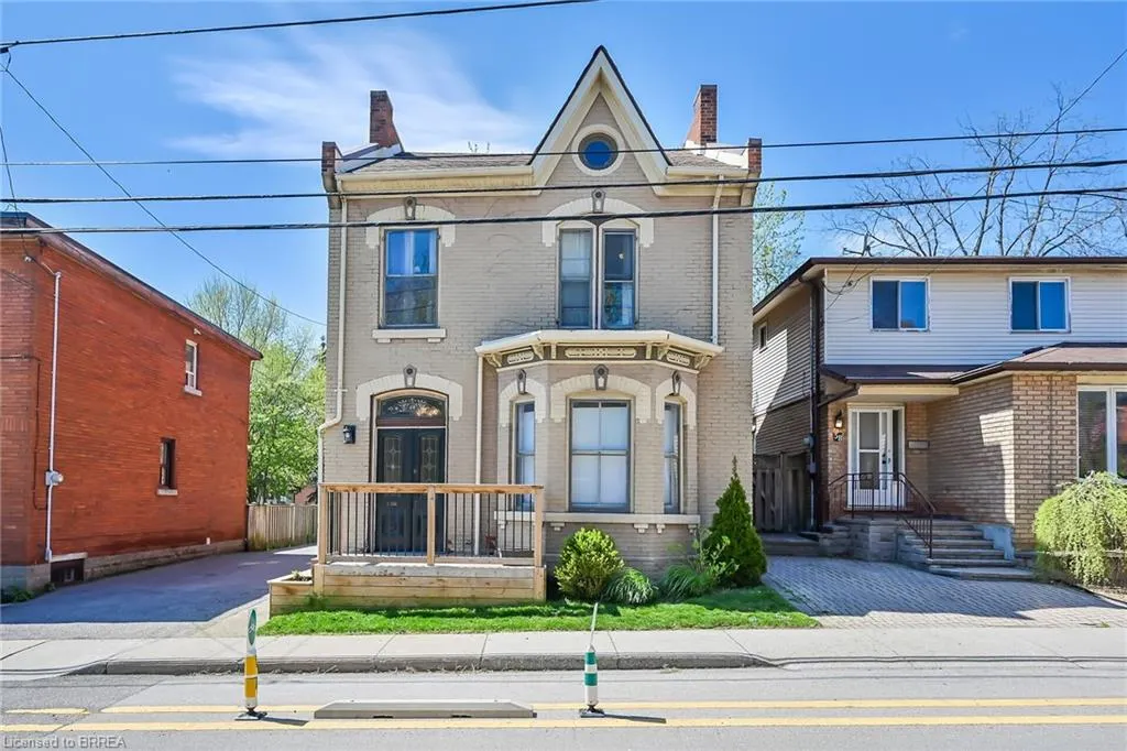 40 Locke Street S
