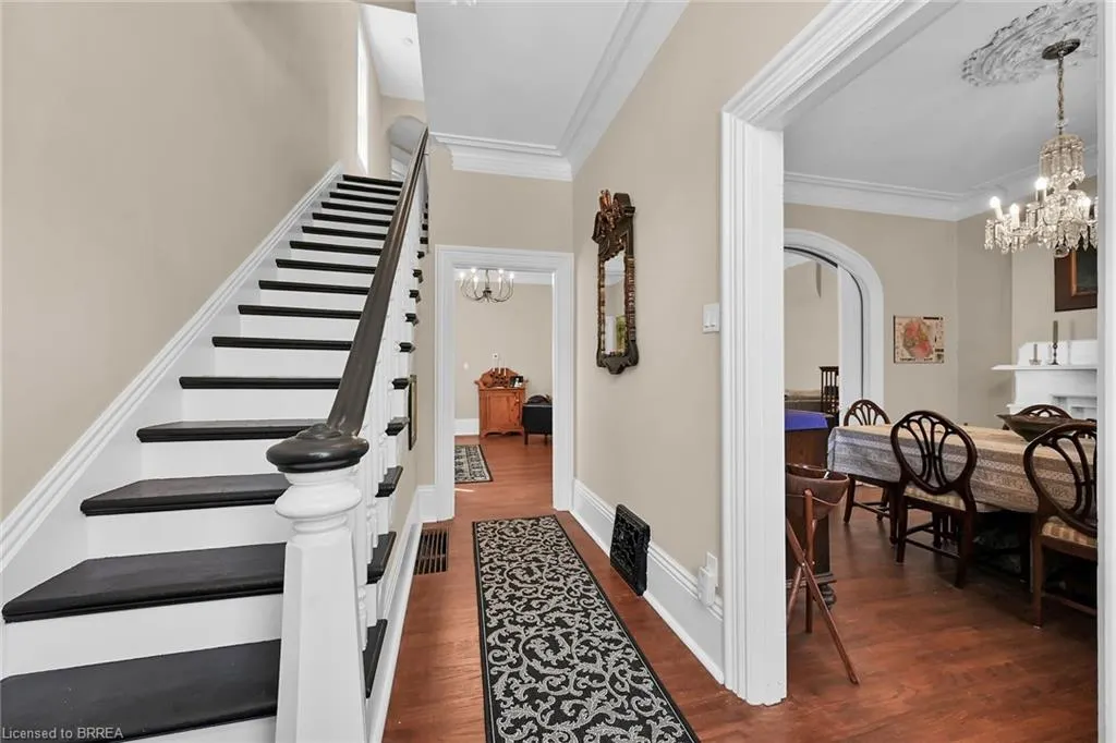 40 Locke Street S