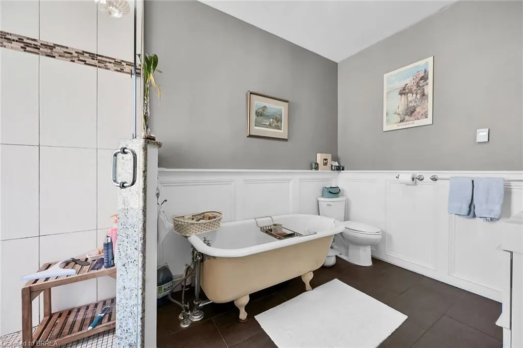 40 Locke Street S