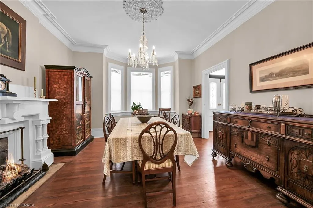 40 Locke Street S