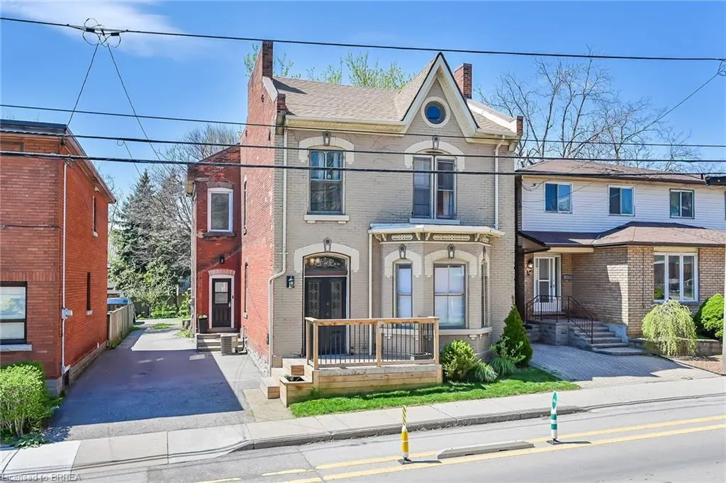 40 Locke Street S