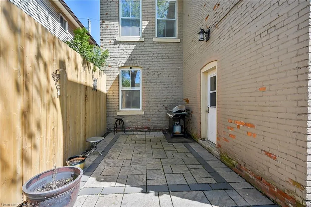 40 Locke Street S