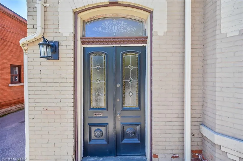 40 Locke Street S