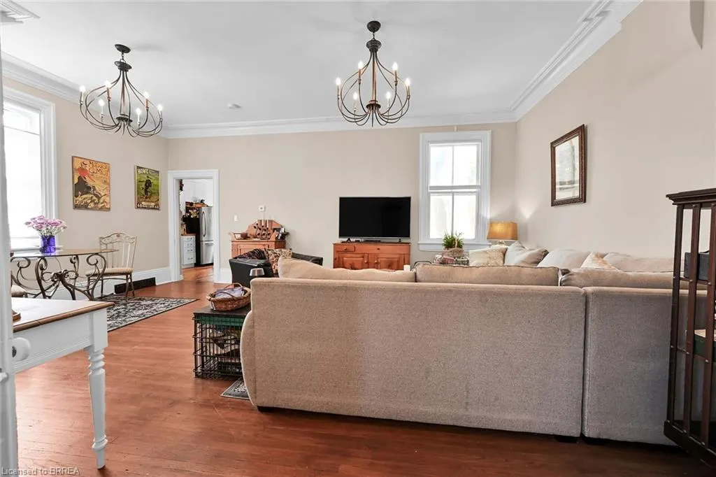 40 Locke Street S