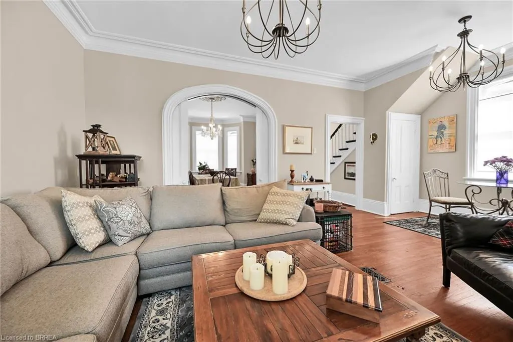 40 Locke Street S