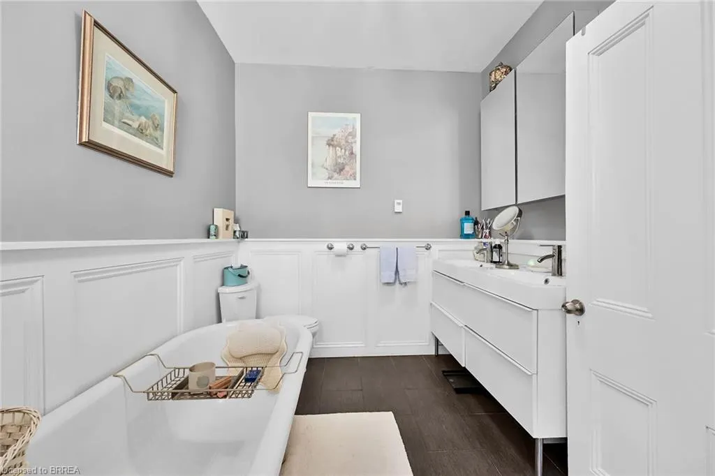 40 Locke Street S