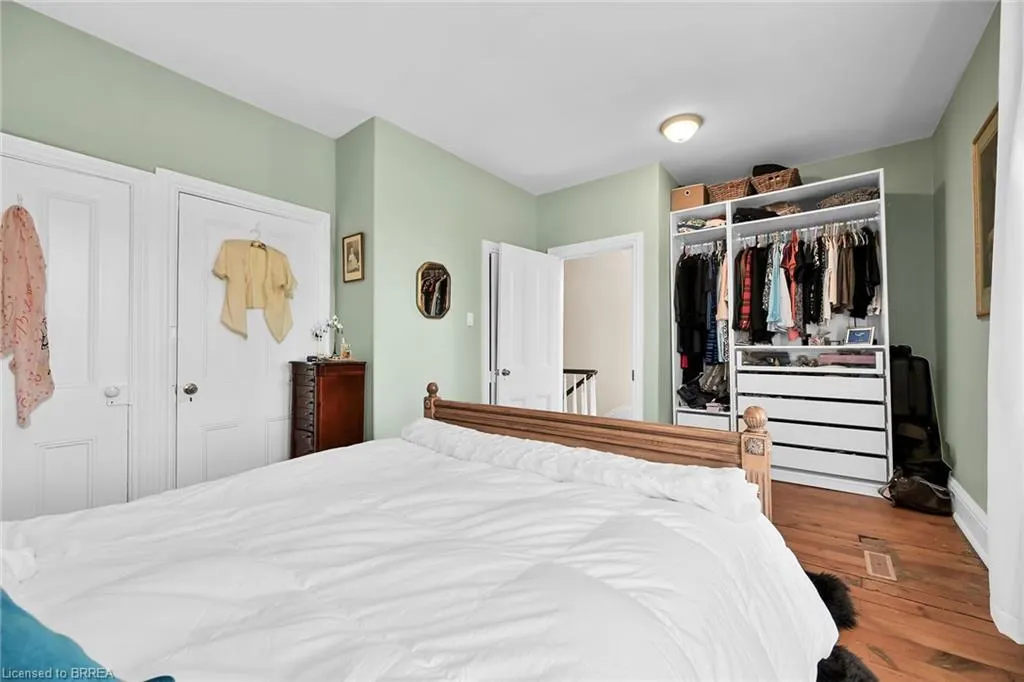 40 Locke Street S