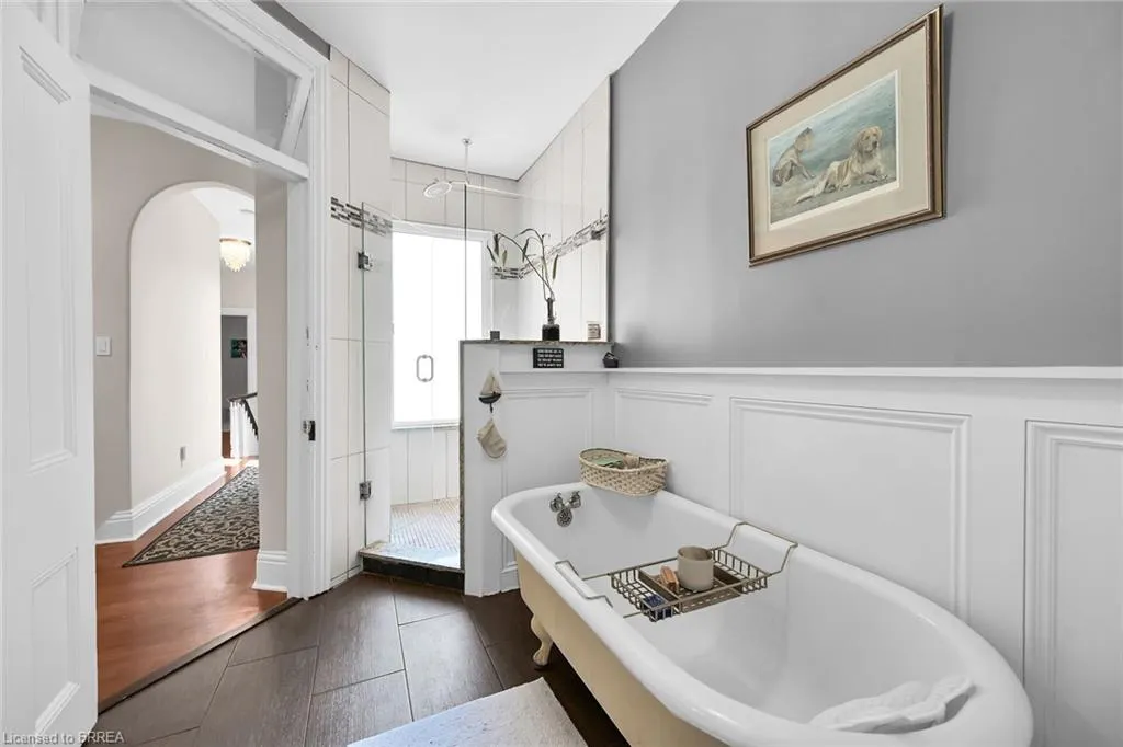40 Locke Street S