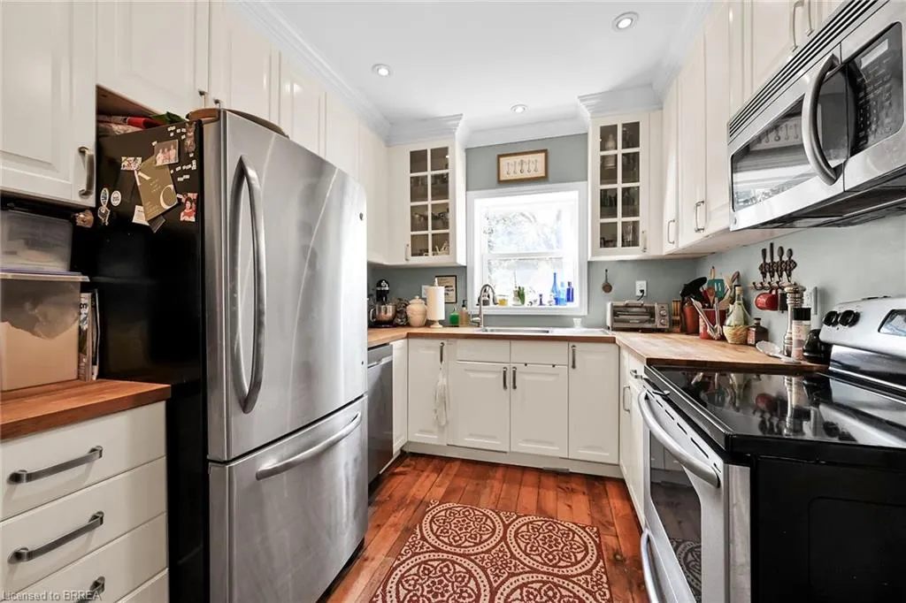 40 Locke Street S