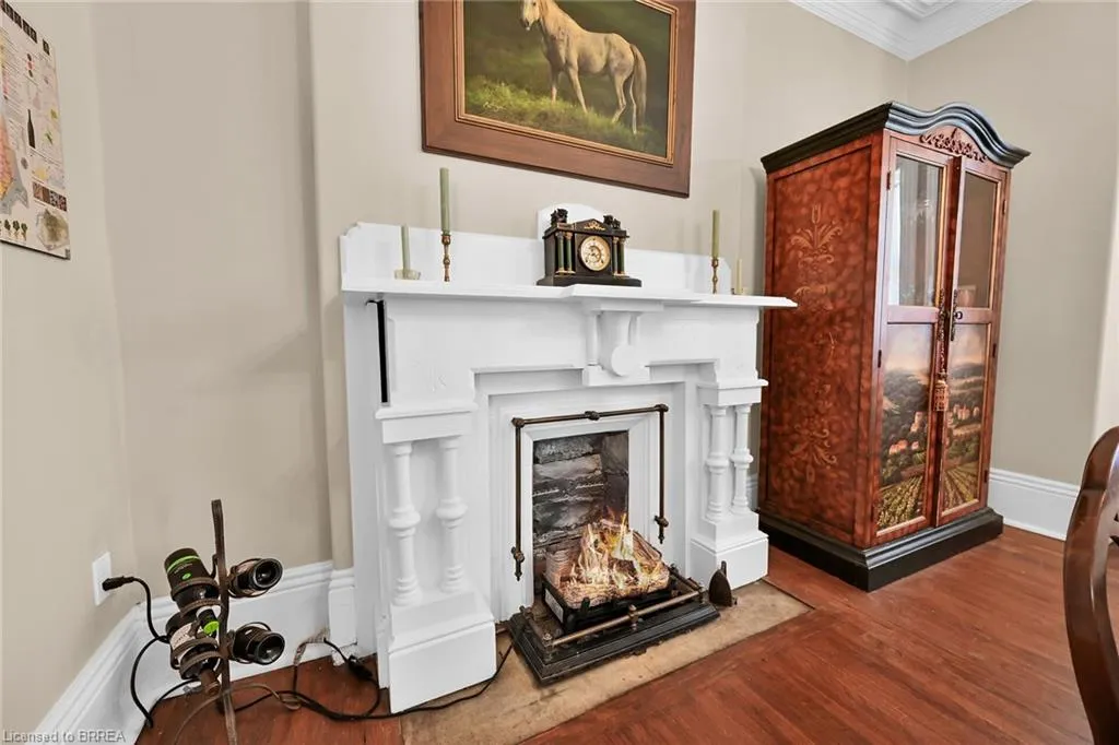 40 Locke Street S