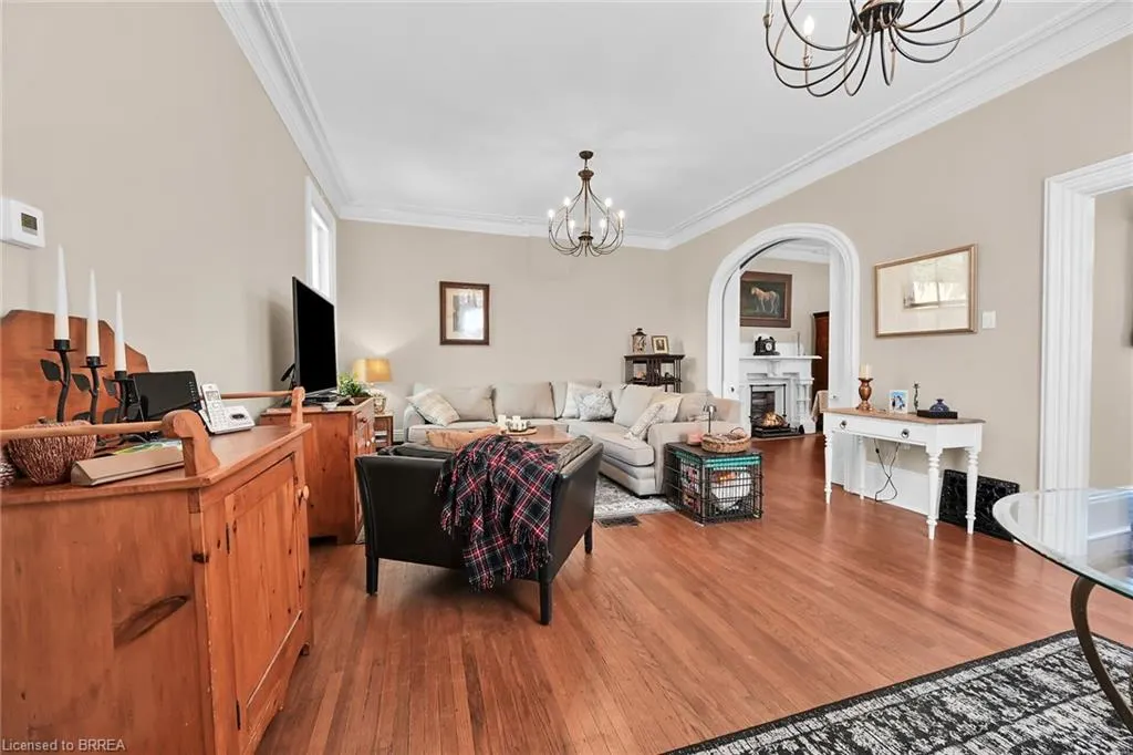 40 Locke Street S