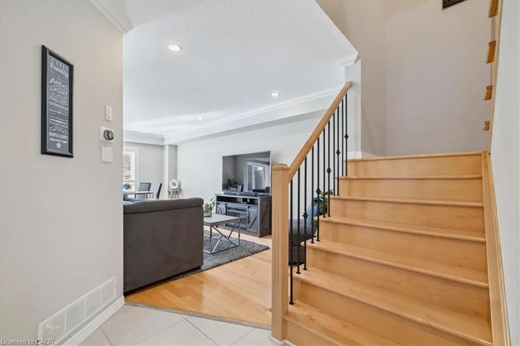 42 Meadow Wood Crescent