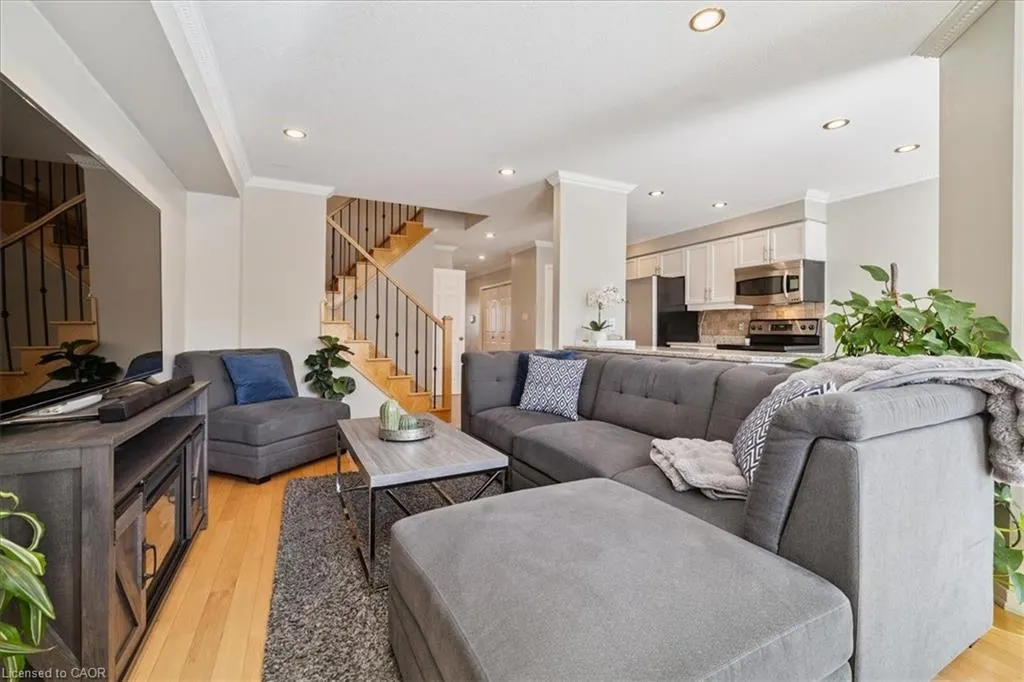 42 Meadow Wood Crescent