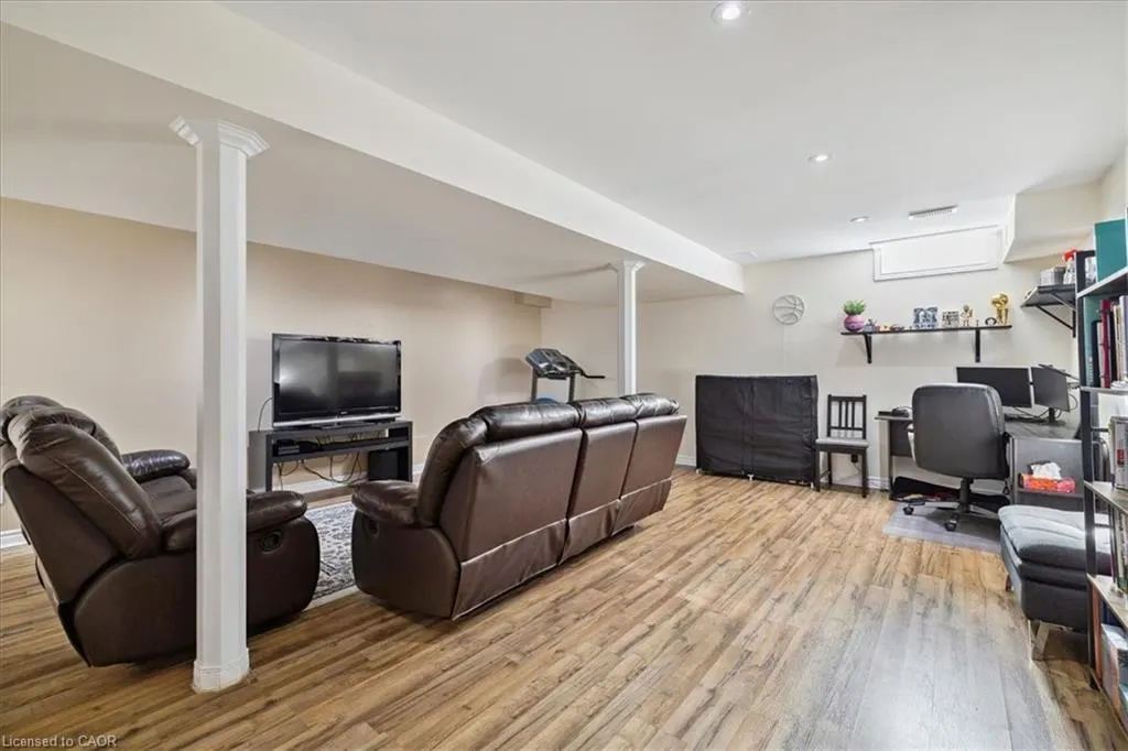 42 Meadow Wood Crescent