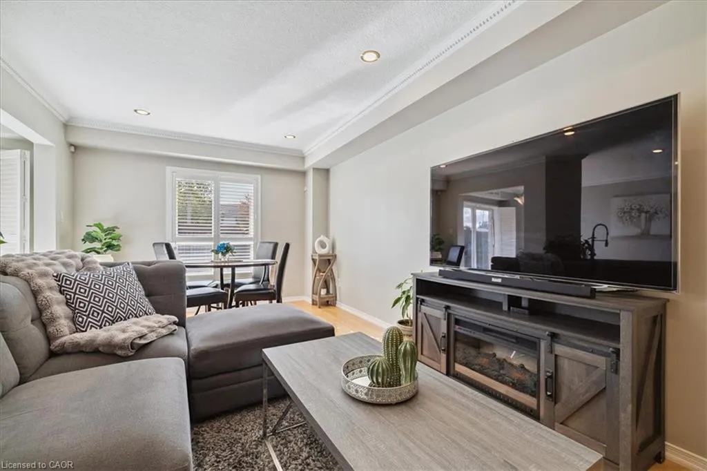 42 Meadow Wood Crescent