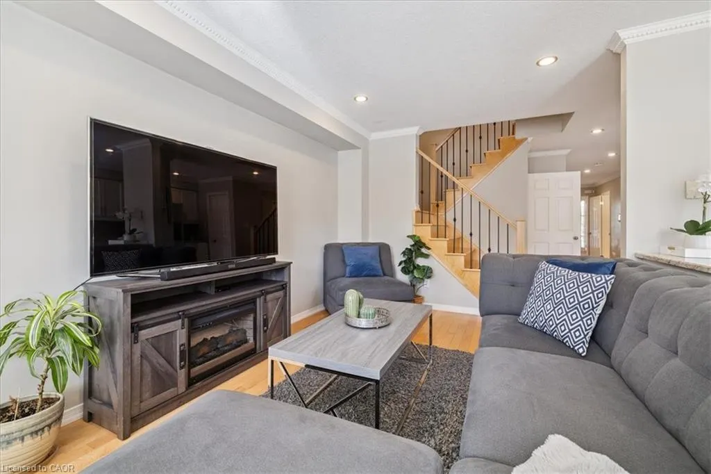 42 Meadow Wood Crescent