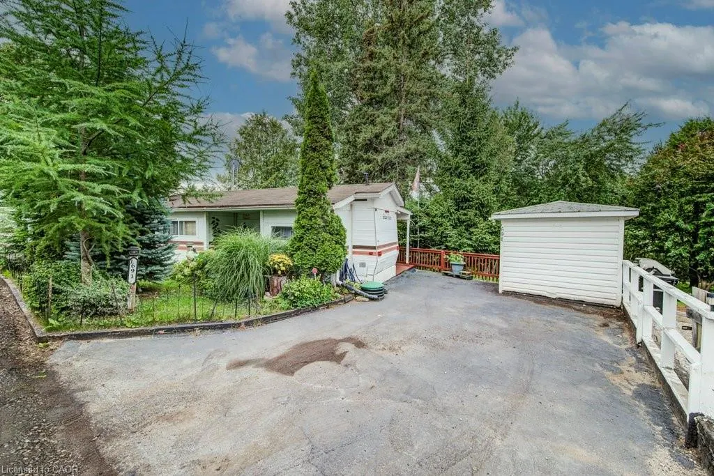 691 Oak Crescent