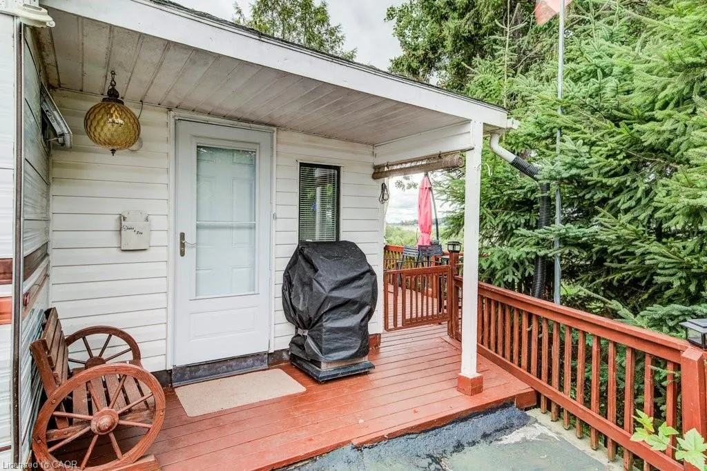 691 Oak Crescent