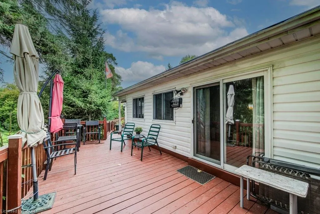 691 Oak Crescent