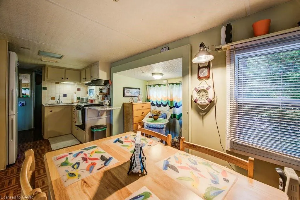 691 Oak Crescent