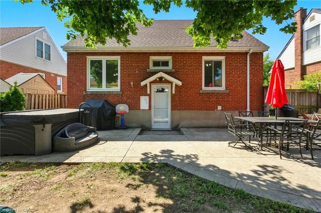 7 Deer Avenue
