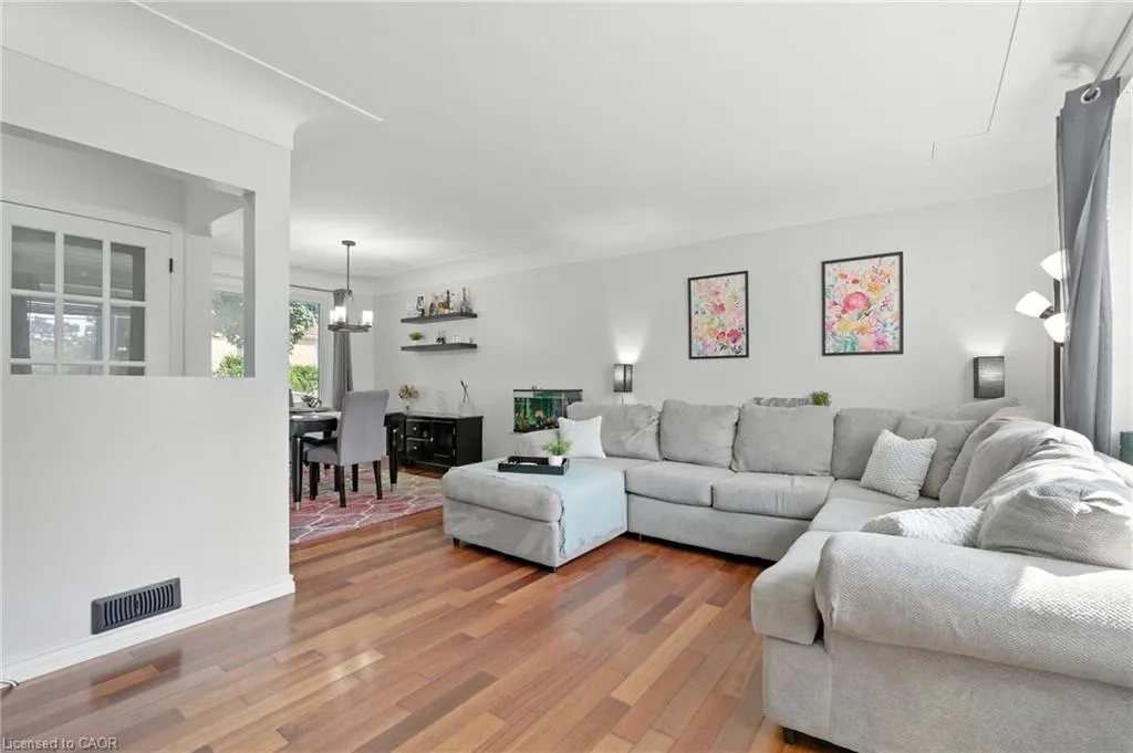 7 Deer Avenue